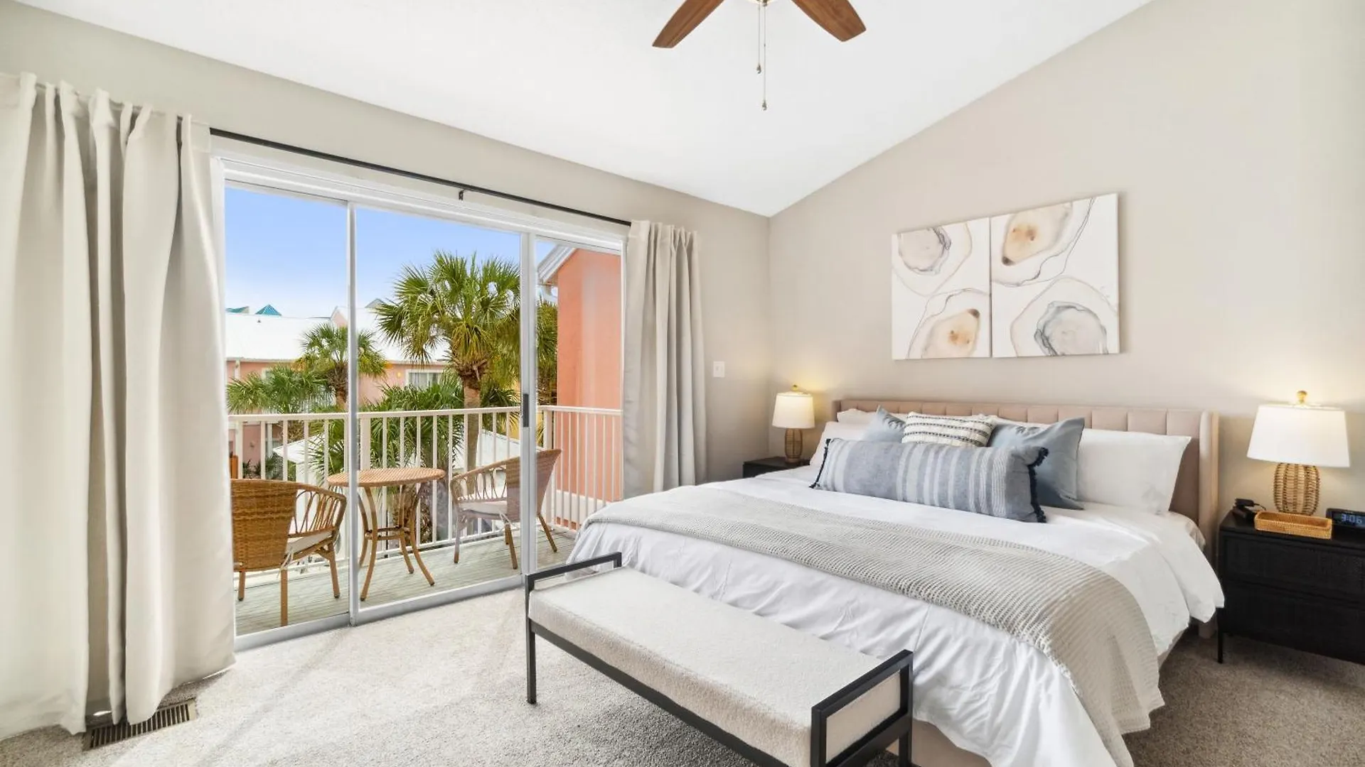 Luxury Miramar Beach Getaway ! 5-Min Walk To Sand ! Private Pool ! Dedicated Parking ! Dog Friendly ! 1Gb Wifi ! Mins To Shopping Destin Holiday home