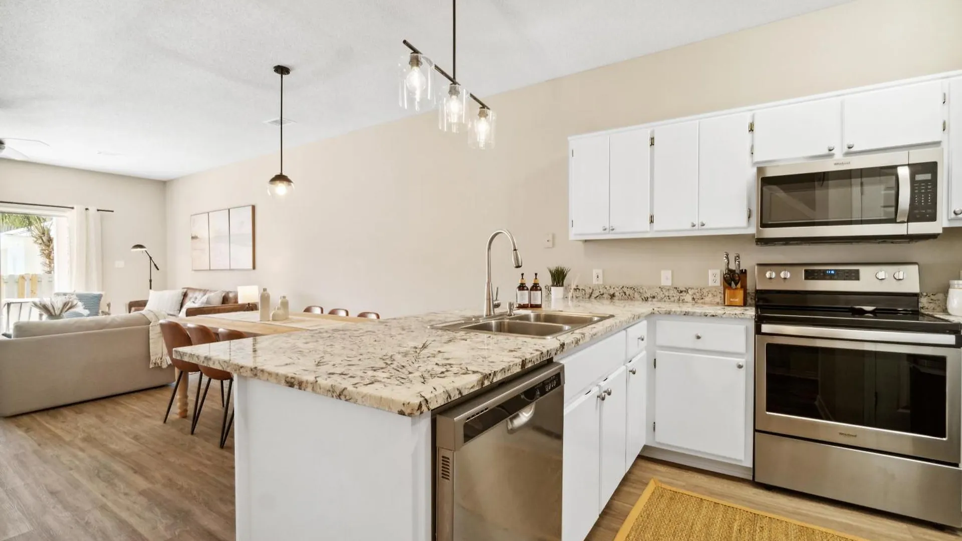 Luxury Miramar Beach Getaway ! 5-Min Walk To Sand ! Private Pool ! Dedicated Parking ! Dog Friendly ! 1Gb Wifi ! Mins To Shopping Destin 0*,  United States