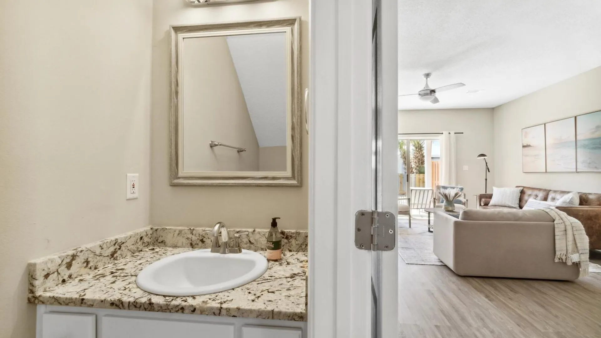 Luxury Miramar Beach Getaway ! 5-Min Walk To Sand ! Private Pool ! Dedicated Parking ! Dog Friendly ! 1Gb Wifi ! Mins To Shopping Destin 0*,  United States