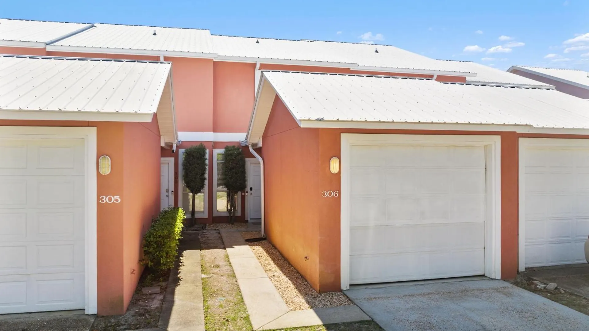 Luxury Miramar Beach Getaway ! 5-Min Walk To Sand ! Private Pool ! Dedicated Parking ! Dog Friendly ! 1Gb Wifi ! Mins To Shopping Destin 0*,  United States