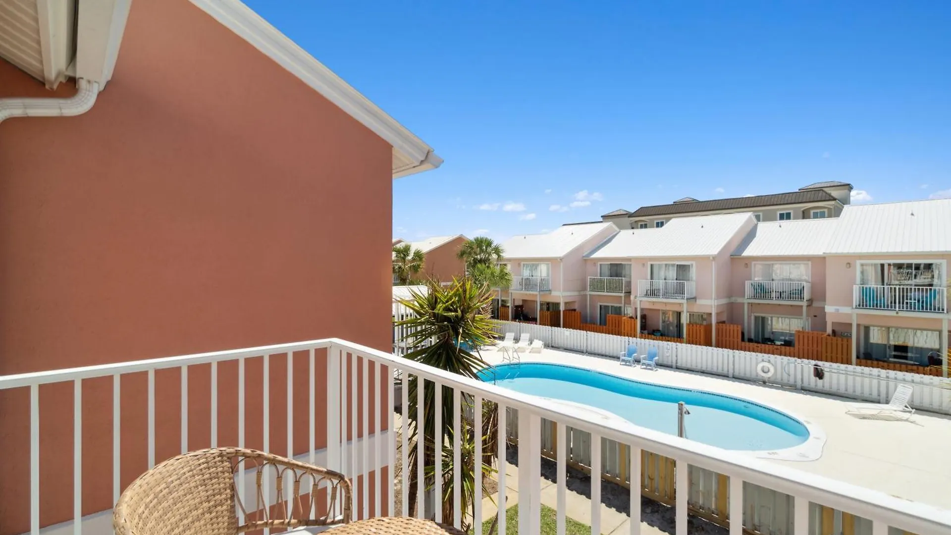 Luxury Miramar Beach Getaway ! 5-Min Walk To Sand ! Private Pool ! Dedicated Parking ! Dog Friendly ! 1Gb Wifi ! Mins To Shopping Destin