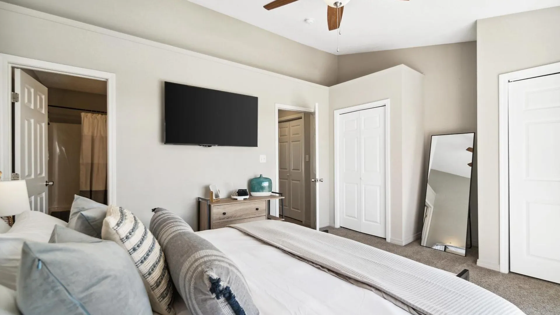Luxury Miramar Beach Getaway ! 5-Min Walk To Sand ! Private Pool ! Dedicated Parking ! Dog Friendly ! 1Gb Wifi ! Mins To Shopping Destin 0*,